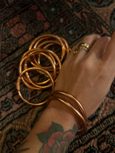 Carica l'immagine nel visualizzatore di Gallery, Braccaiale buddista oro