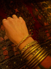 Carica l'immagine nel visualizzatore di Gallery, Bracciale buddista torchon