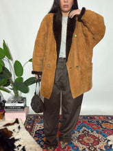 Carica l'immagine nel visualizzatore di Gallery, Shearling jacket
