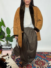 Carica l'immagine nel visualizzatore di Gallery, Shearling jacket
