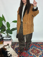 Carica l'immagine nel visualizzatore di Gallery, Shearling jacket
