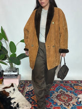 Carica l'immagine nel visualizzatore di Gallery, Shearling jacket

