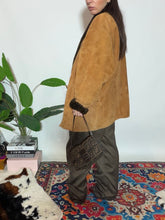 Carica l'immagine nel visualizzatore di Gallery, Shearling jacket
