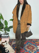 Carica l'immagine nel visualizzatore di Gallery, Shearling jacket
