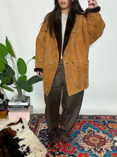 Carica l'immagine nel visualizzatore di Gallery, Shearling jacket
