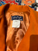 Carica l'immagine nel visualizzatore di Gallery, Tailleur by Thierry Mugler
