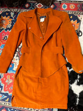 Carica l'immagine nel visualizzatore di Gallery, Tailleur by Thierry Mugler
