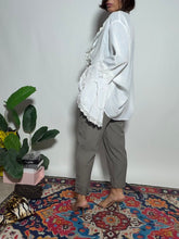 Carica l'immagine nel visualizzatore di Gallery, Camicia Flora
