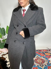 Carica l'immagine nel visualizzatore di Gallery, Cappotto Laura
