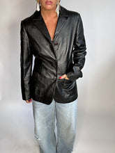 Carica l&#39;immagine nel visualizzatore di Gallery, Leather jacket
