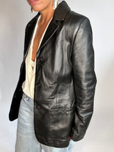 Carica l&#39;immagine nel visualizzatore di Gallery, Leather jacket
