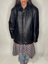 Carica l&#39;immagine nel visualizzatore di Gallery, Black  leather jacket
