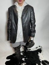 Carica l&#39;immagine nel visualizzatore di Gallery, Cherry leather jacket
