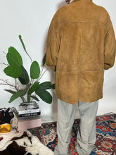 Carica l&#39;immagine nel visualizzatore di Gallery, Montone Chiara
