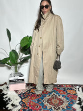 Carica l&#39;immagine nel visualizzatore di Gallery, Trench Burbarry
