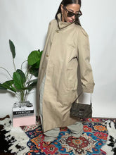 Carica l&#39;immagine nel visualizzatore di Gallery, Trench Burbarry
