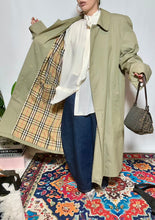 Carica l'immagine nel visualizzatore di Gallery, Trench Burbarry
